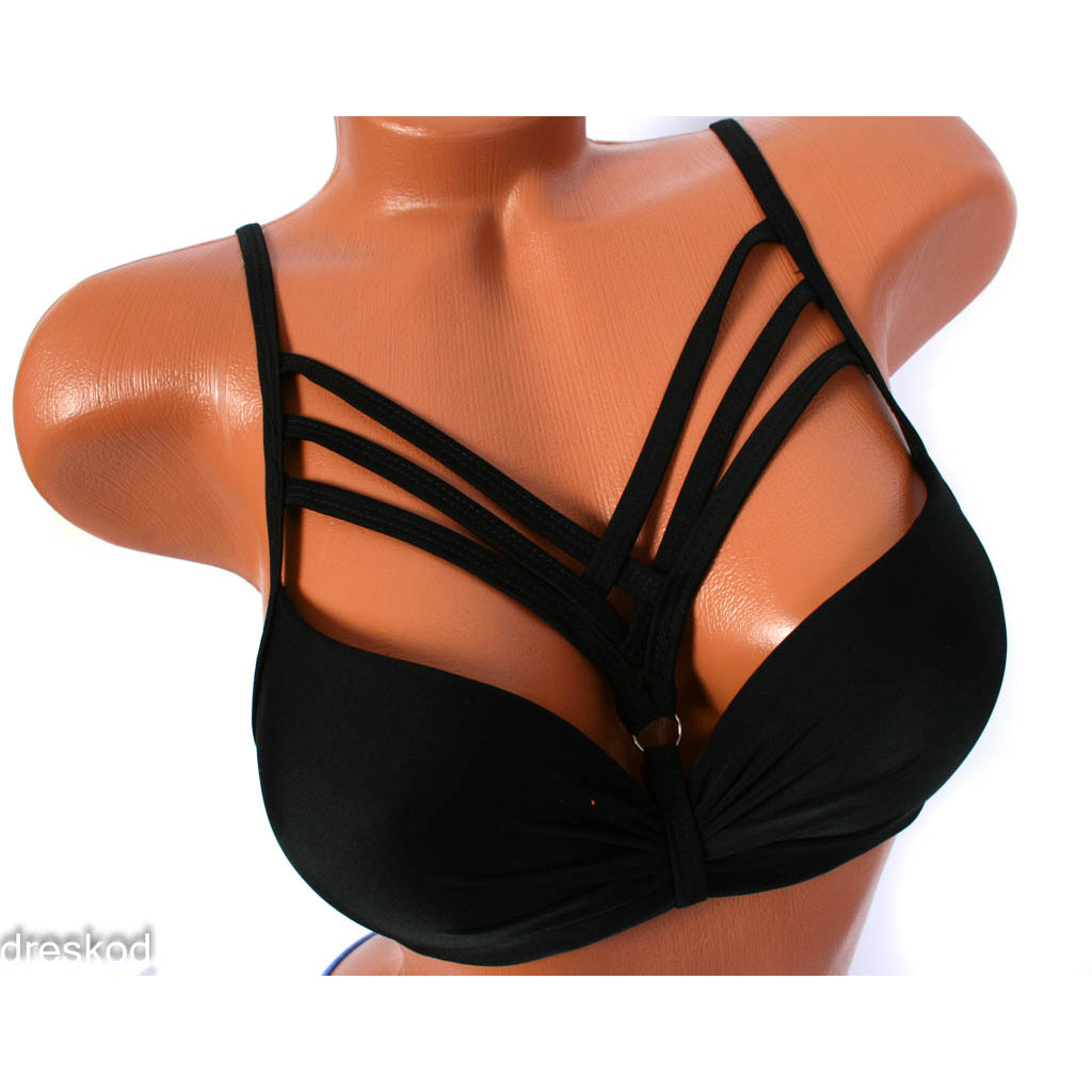 Бански костюм с повдигащи подплънки