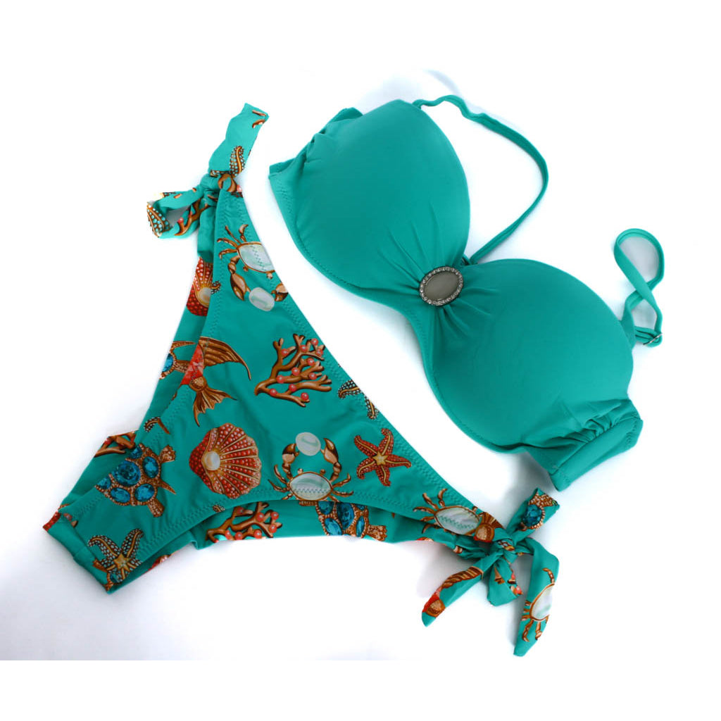 Бански костюм с повдигащи подплънки