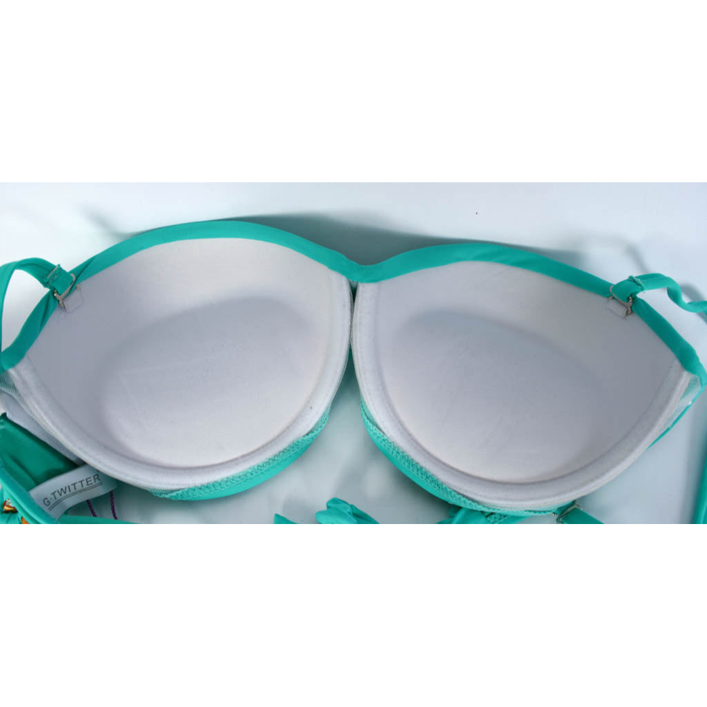 Бански костюм с повдигащи подплънки