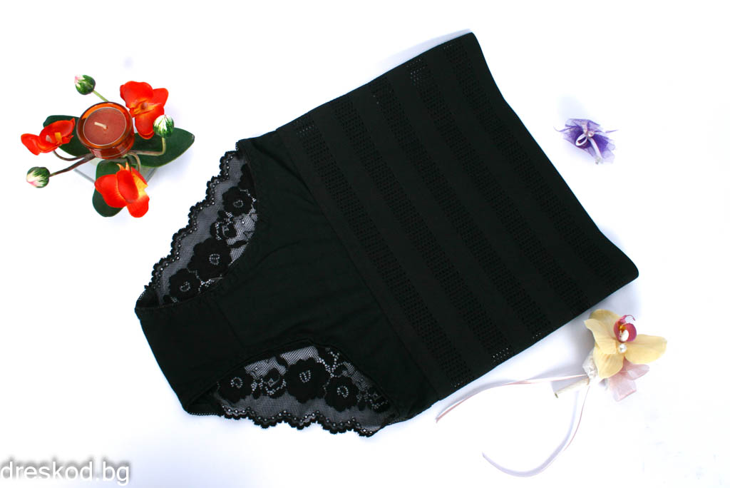 Оформящи дантелени бикини с пояс
